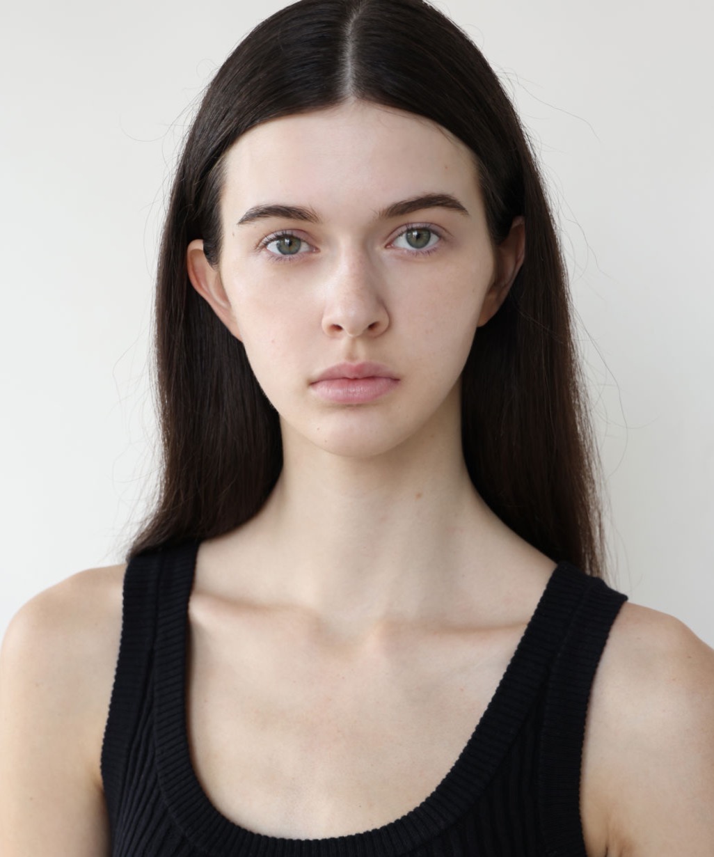 Nikki Arezzi
